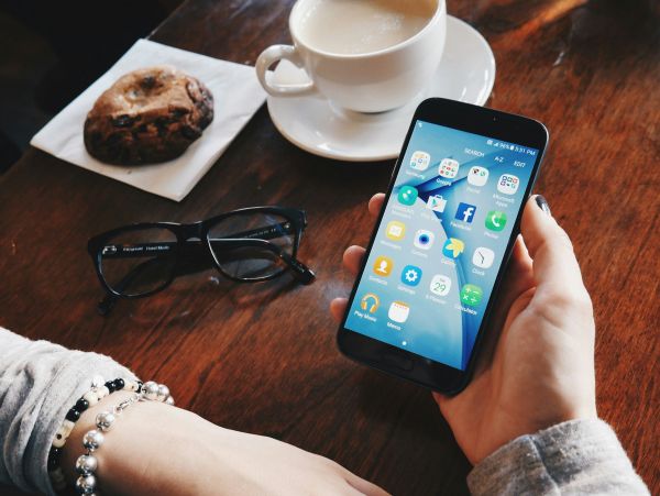 Smartphone Strategies: Mastering Work-Life Balance in a Digital Age